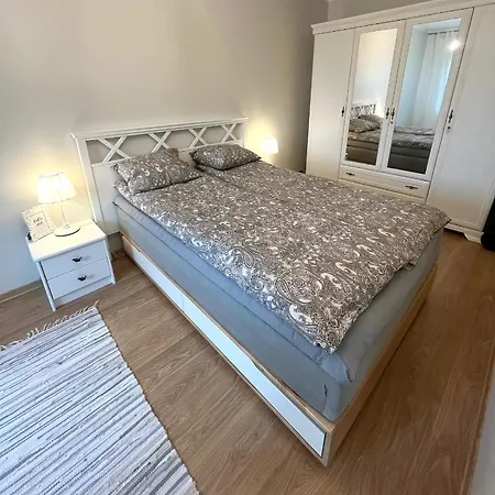 Keskuse With A Balcony Daire Haapsalu